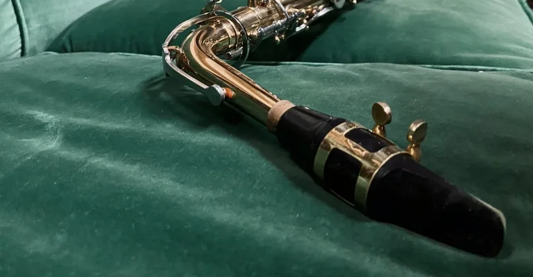 adjust saxophone reed