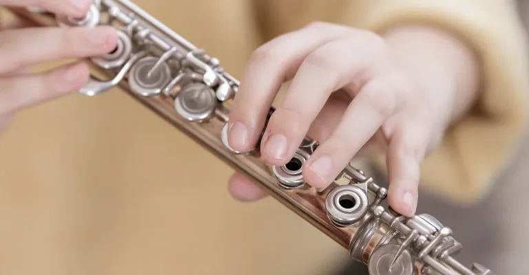 flute hand position