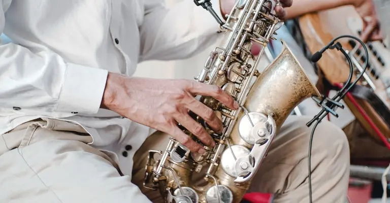 finger position on saxophone